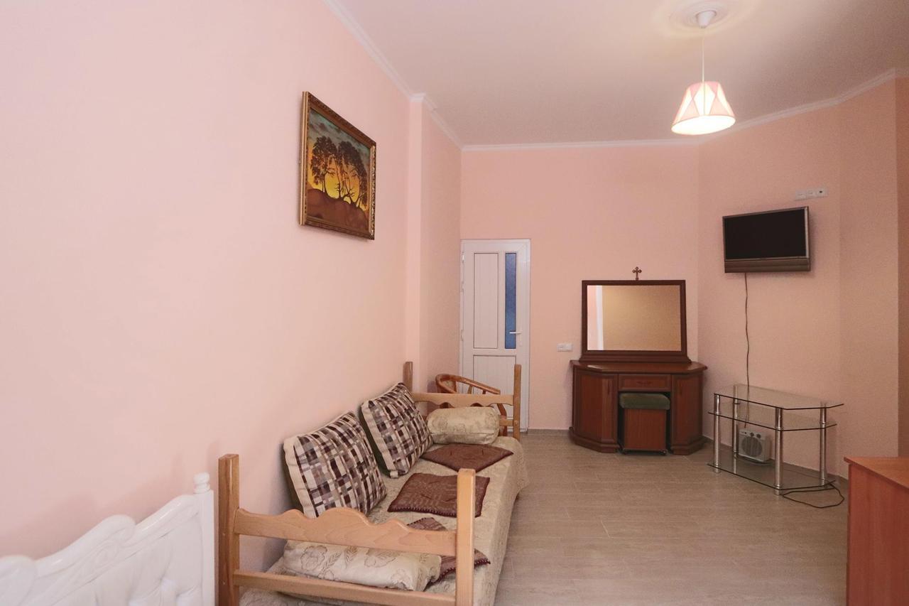 Garnim Guest House Jerevan Buitenkant foto